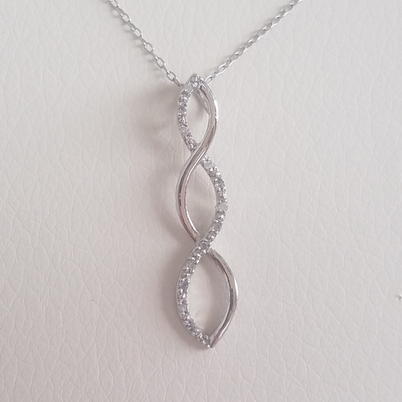 NWOT Silver tone rhinestone infinity loop necklace - Picture 1 of 3